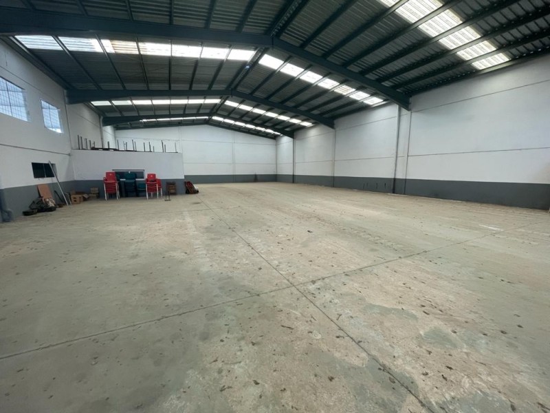 Nave en Alquiler en Principe Felipe Lucena, Córdoba 2.000 € / Mes