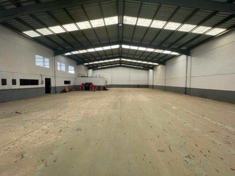 Nave en Alquiler en Principe felipe Lucena, Córdoba 2.000 € / Mes