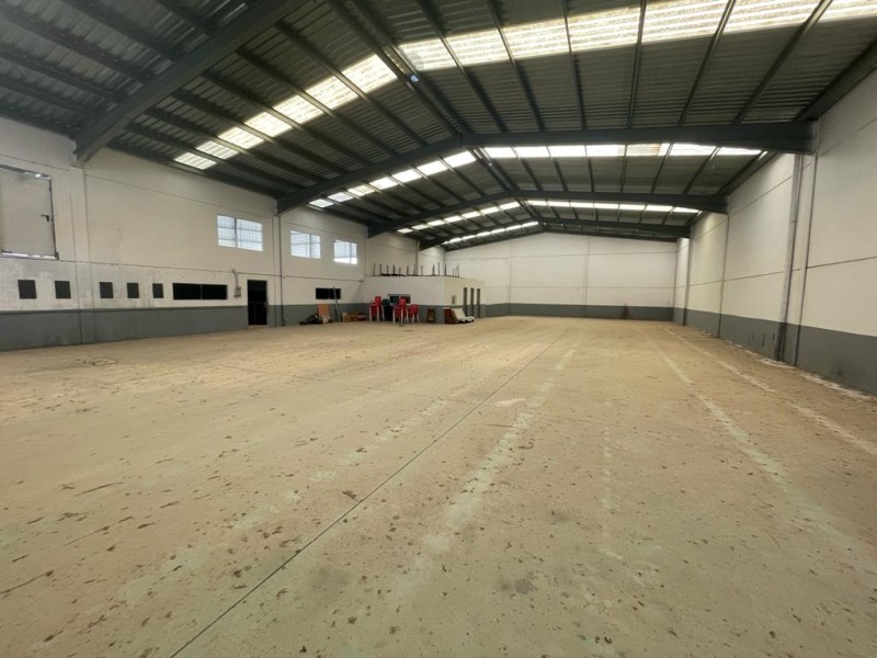 Nave en Alquiler en Principe felipe Lucena, Córdoba 2.000 € / Mes