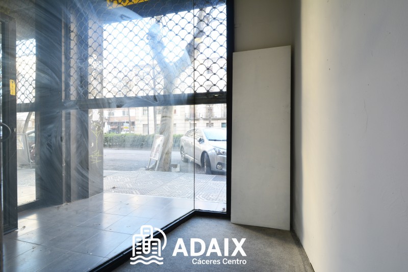 Local en Alquiler en Virgen de la montaÑa Cáceres, Cáceres 990 € / Mes