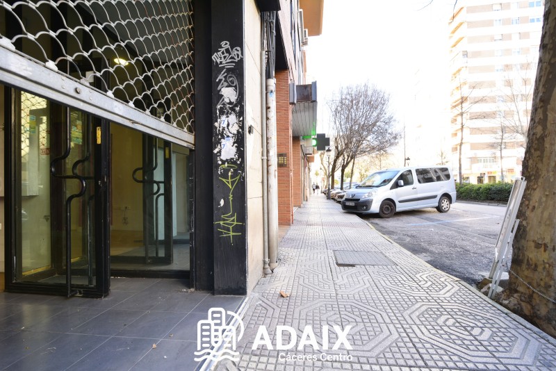 Local en Alquiler en Virgen de la montaÑa Cáceres, Cáceres 990 € / Mes