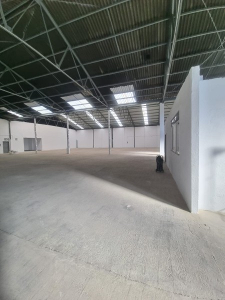 Industrial Building in Rent-To-Own in  Lucena, Córdoba 2.000 € / Month