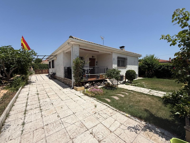 Дом в Продажа в  Loranca de Tajuña, Guadalajara 235.000 €