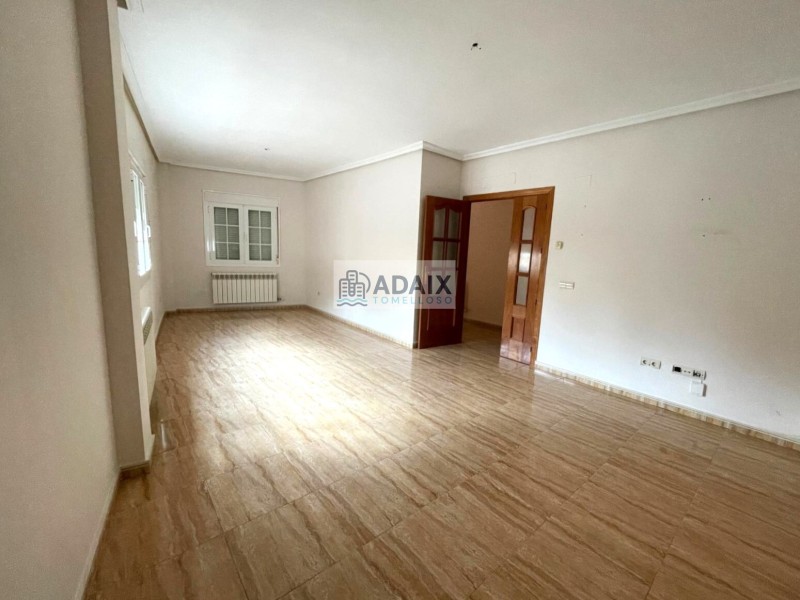 Adosado en Venta en Tomelloso, Ciudad Real 132.000 €