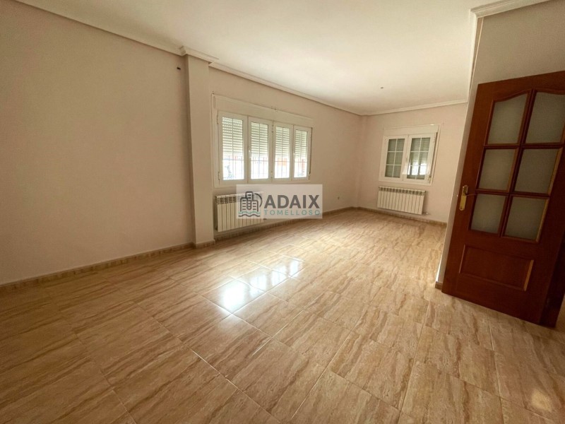 Adosado en Venta en Tomelloso, Ciudad Real 132.000 €
