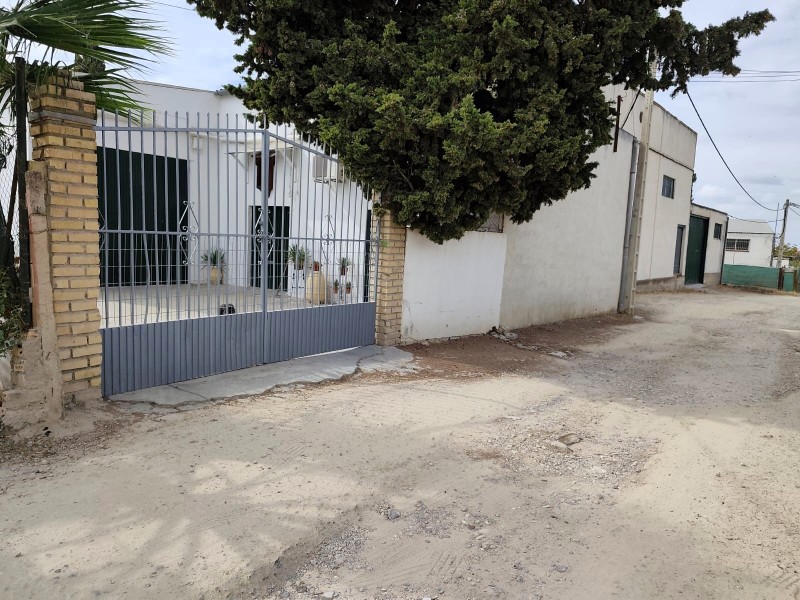Bâtiment Industriel en Vente à Lucena, Córdoba 350.000 €